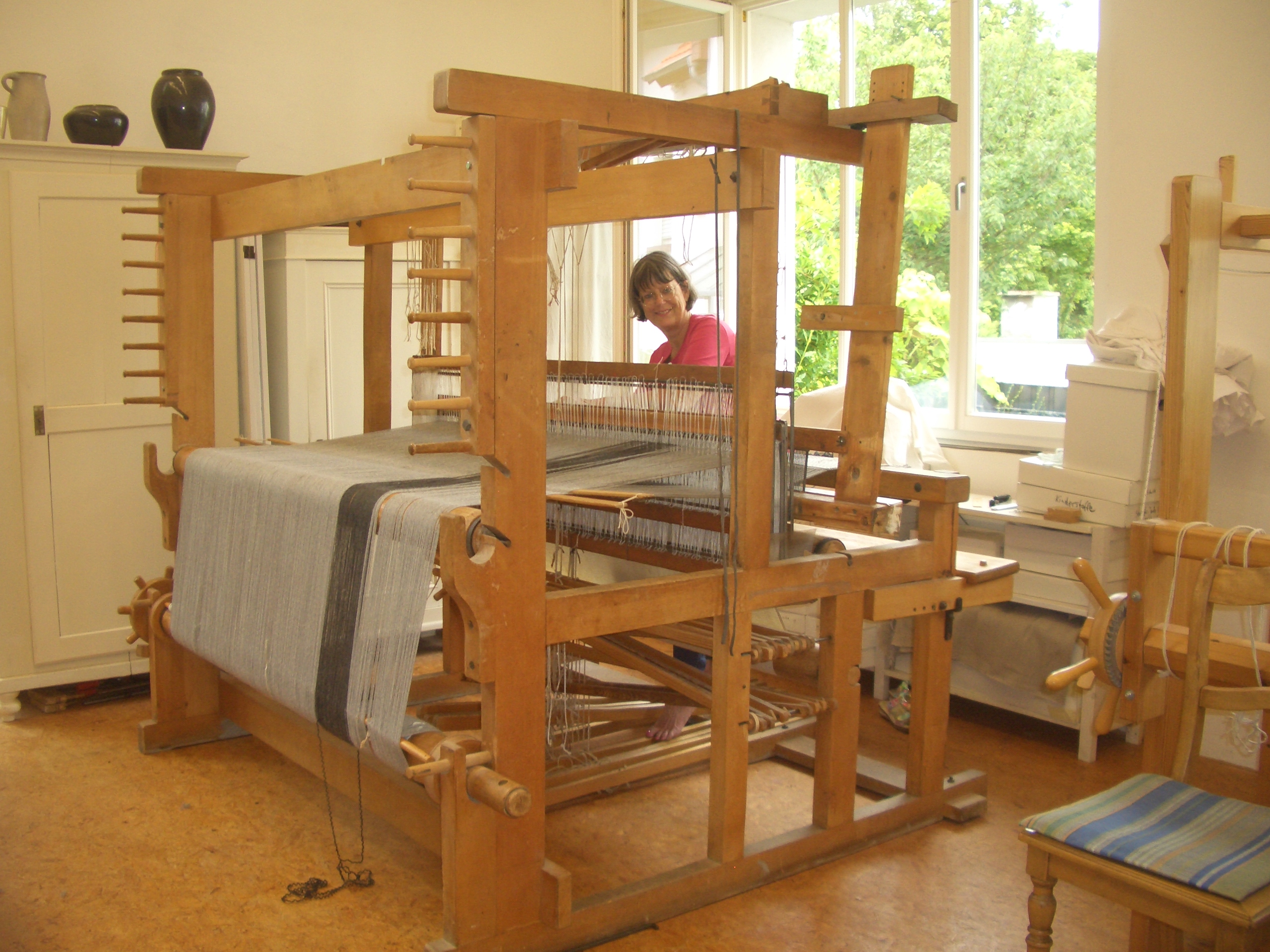 Impressionen aus einem Webkurs bei Nadine Cromme am Webstuhl